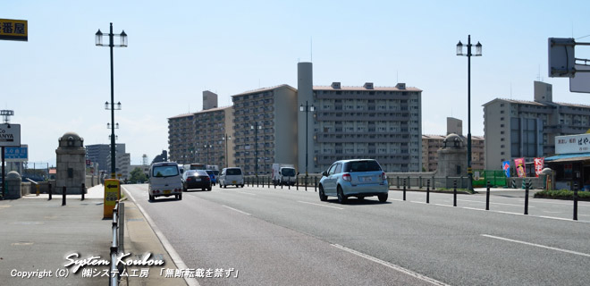 香椎側から見た名島橋の路面の全景