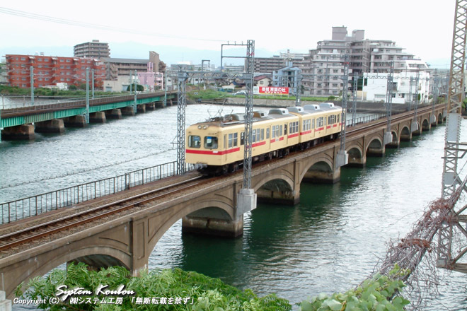 大正12年(1923)に竣工した西鉄貝塚線の名島川橋梁 (A級近代土木遺産)
