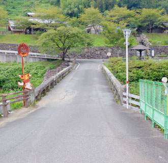 一勝地橋は今も現役の橋として使用されている