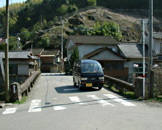 一勝地橋は今も現役の橋として使用されている