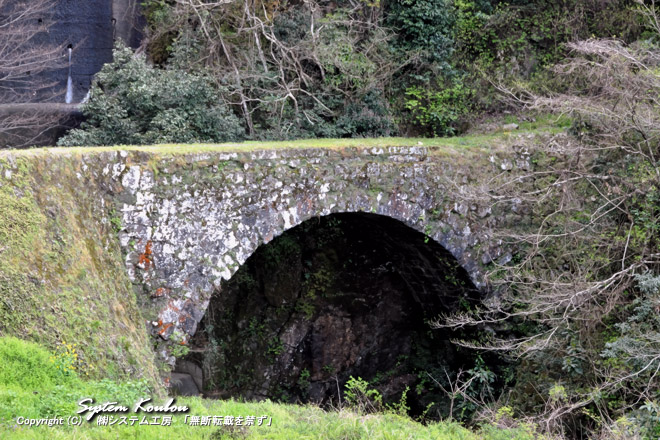 雄亀滝橋（おけだけばし）は種山石工が最初に造った水路橋。文化14年(1817)竣工