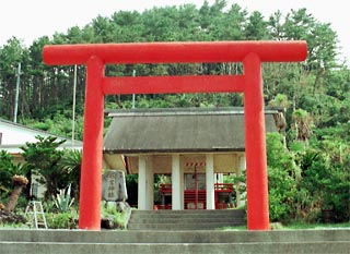 長崎鼻にある乙姫様を祀る竜宮神社