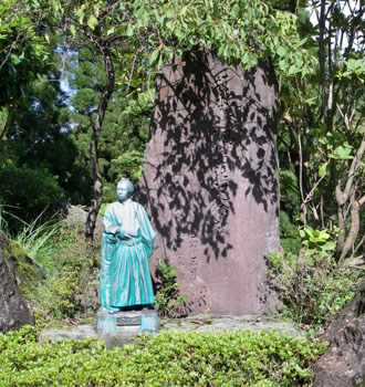 坂本龍馬、お龍傷治記念碑と龍馬の像