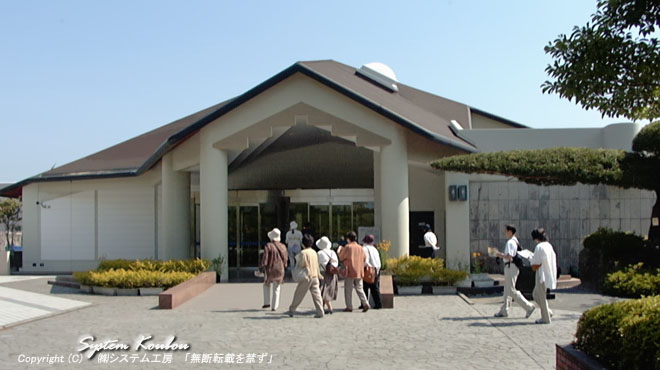 多くの人が訪れている知覧特攻平和会館