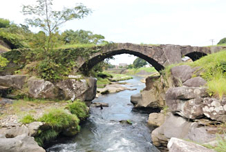 小さな石橋、矢櫃橋(やびつばし)