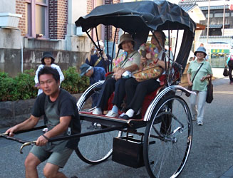 やまが人力車がいた(20分 1,500円だそうだ)
