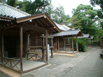 立田自然公園内にある四つ御廟(ごびょう)