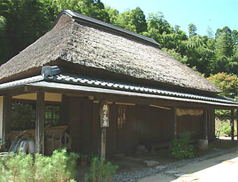 鳥越の峠の茶屋跡は「鳥越の峠の茶屋」になっている