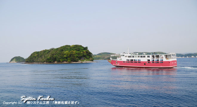 平戸港の沖に浮かぶ黒子島