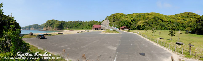 左の海岸は串山海水浴場。右は串山キャンプ場