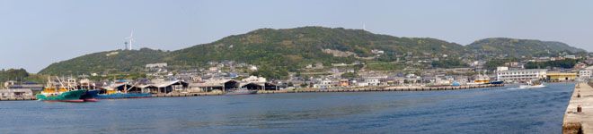 生月島の舘浦（たちうら）漁港全景