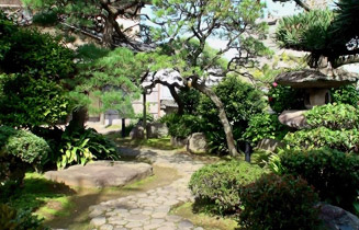 江戸時代中期に築かれた中の茶屋の庭園