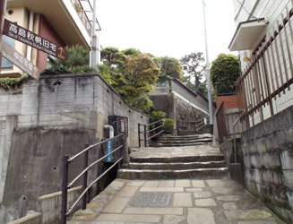 玉泉稲荷神社近くの道