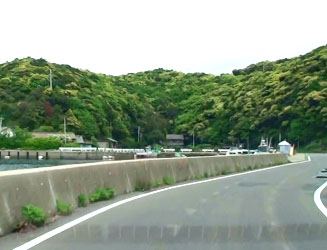 赤島大橋を渡ってすぐを左に行った所の集落