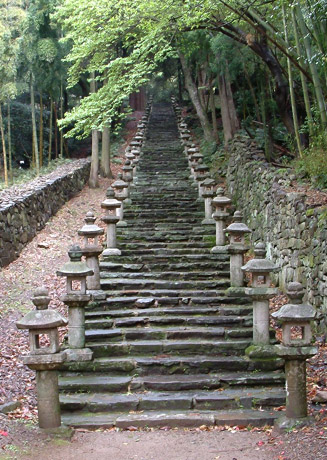 百雁木(ひゃくがんぎ)と言われる132段の石段