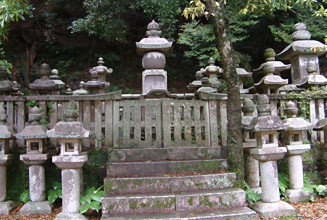 藩主の巨大な墓
