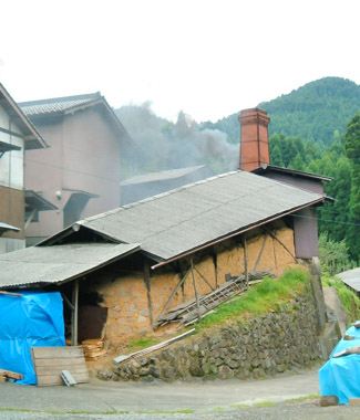 小鹿田焼にはマキを使う登り窯が多く使用されている