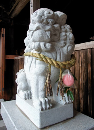 身濯神社（みそそぎじんじゃ）左の狛犬