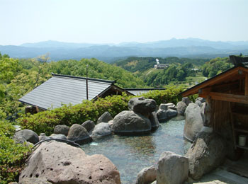旅館山翠の露天風呂(混浴)はバツグンの展望を誇る