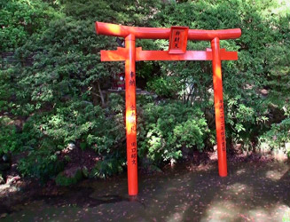 園内にある弁財天
