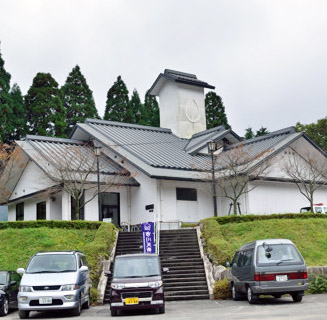 富士町の浮立を一堂に展示している「浮立の里展示館」