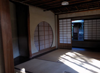 しゃれた書院造りの部屋