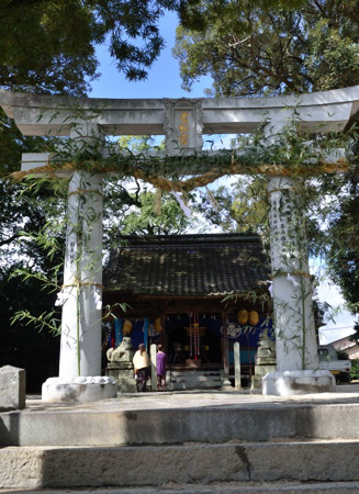 老松神社（おいまつじんじゃ）の鳥居と社殿