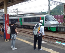 駐車場も多くあるが電車も良い