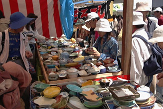 あまりにも数が多く目移りするが掘り出し物を探すのが楽しい