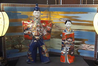 磁器の深みのある色が実に良い