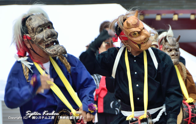 怖い鬼面　（鹿島市の重要文化財に指定されている古い男女一対の浮立面は、写真の左右の面かな？ ）
