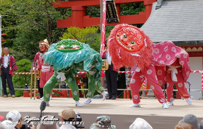 琴路神社に奉納される南川獅子舞（みなみがわししまい）は赤色と緑色の2頭の獅子舞で丸くて平べったい顔の獅子の面がおもしろい