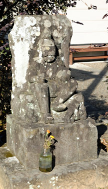 路傍に恵比須様の像がいくつかあった