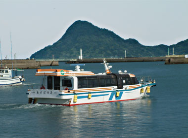 目井津港〜竹之尻港(大島)〜小浜港発(大島)〜目井津港を25分で周回する