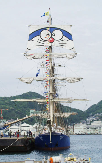 海星 (写真撮影:広瀬政美氏…2002/04/27長崎港にて)