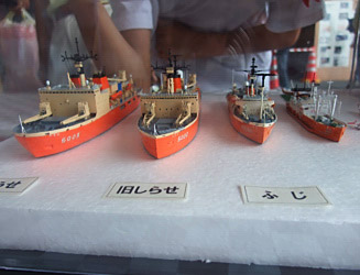 日本の砕氷船の歴史(左より新しらせ、旧しらせ、ふじ、宗谷)