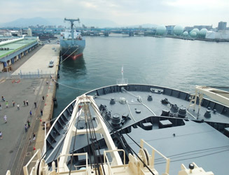 艦橋から見る艦首