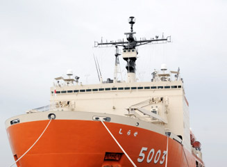 「しらせ」は海上自衛隊に所属する我が国唯一の砕氷船