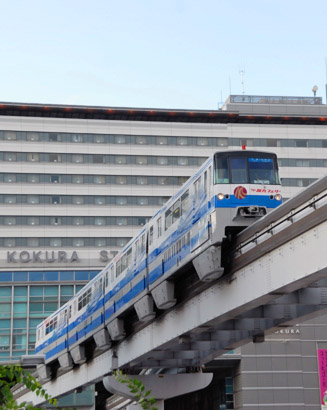 現在の駅は1998年に完成。モノレールもその時から乗り入れ