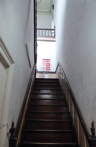 階段を上り２階に行くとレトロ写真展示室がある