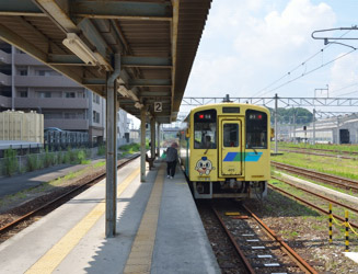 平成筑豊鉄道伊田線が発着する駅でもある。平成筑豊鉄道の列車