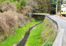延々と続く堀川