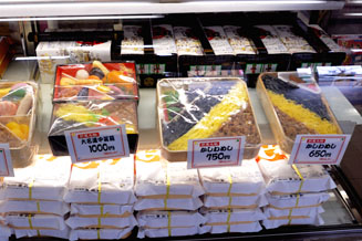 名物の「かしわめし弁当」650円〜