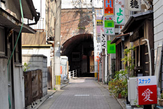 駅周辺にはレンガ積みのアーチ橋がいくつかある