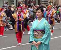着物姿の女性は昨年の福岡親善大使の皆さん
