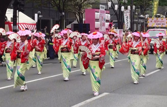 博多民踊協会どんたく隊(昨年度西日本新聞社賞)
