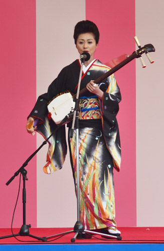 歌手の長山洋子さん