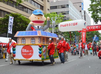 九電工どんたくパレード隊の山車