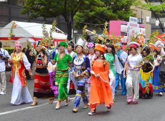 民族衣装がきれい!