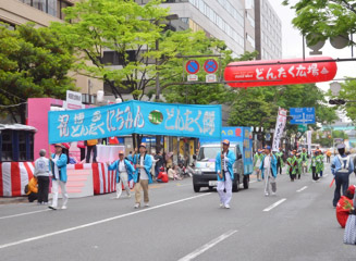にちみんどんたく隊